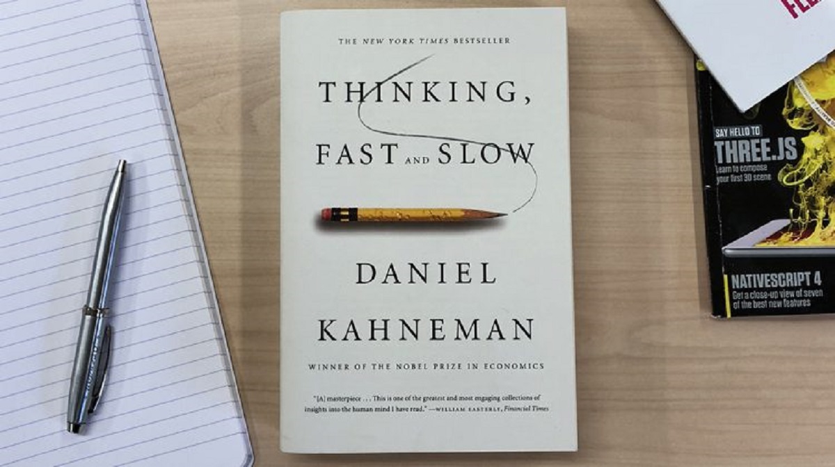 Thinking, fast and slow by daniel kahneman. Daniel kahneman books. канеман thinking. дизайн обложки книги стихов. Thinking fast and slow book.