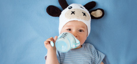 Как кормить из бутылочки ребенка