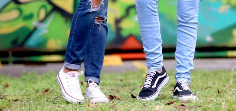 над ребенком издеваются в школе