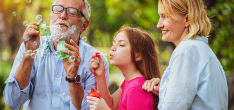 почему бабушки и дедушки делают наше дество волшебным