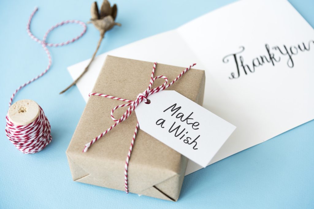 Интересные варианты подарков для мужа и жены